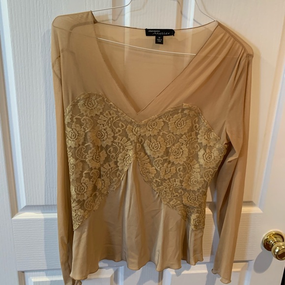 Never worn tan v neck top - Picture 3 of 5